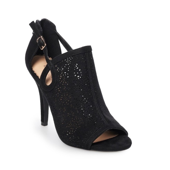 LC Lauren Conrad Shoes - NWT LC Lauren Conrad black micro-suede heels 9.5